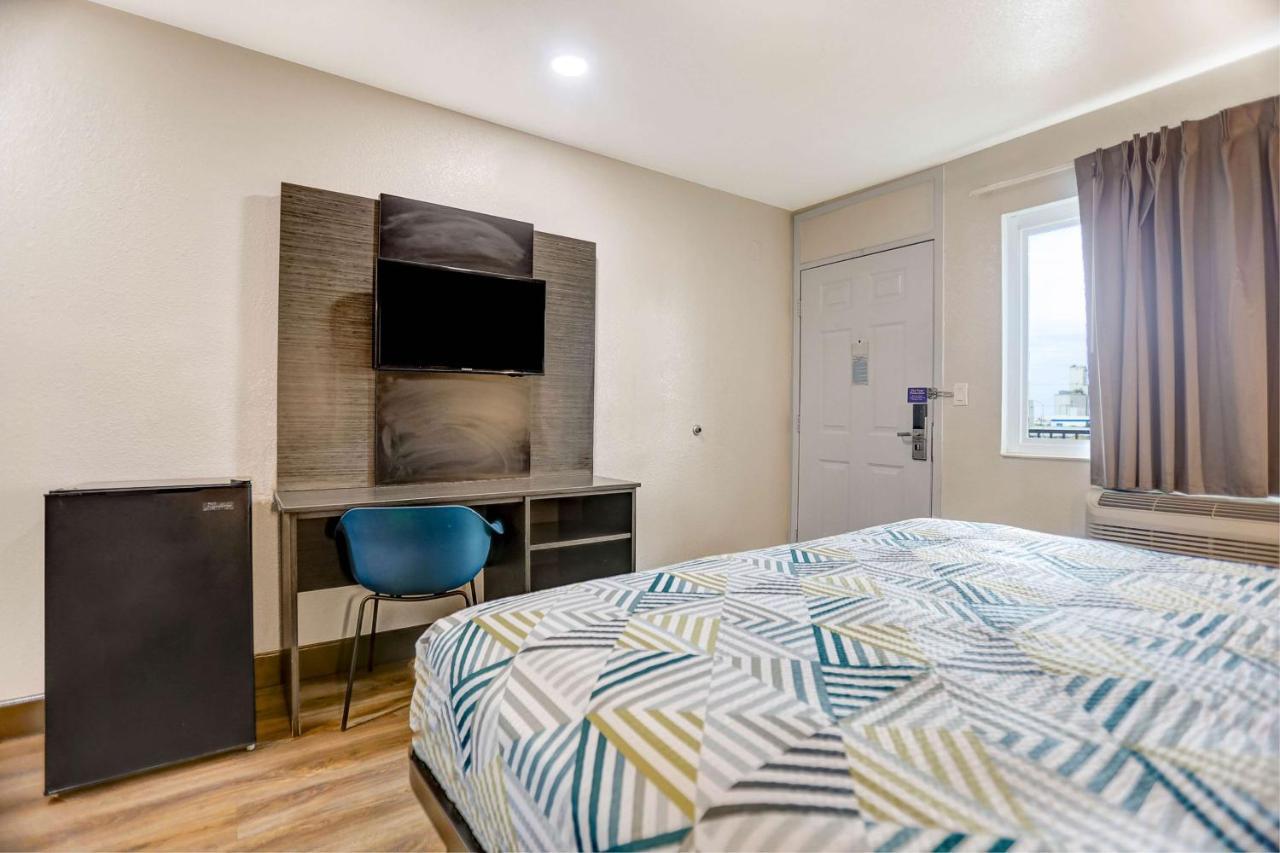 Hotel 6-san Bernardino, Ca - South 2*