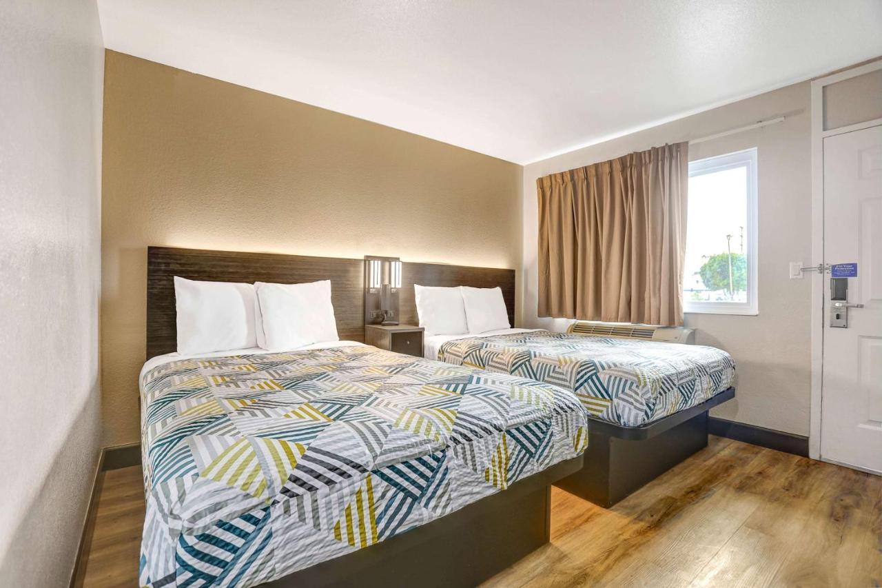 Hotel 6-san Bernardino, Ca - South 3*